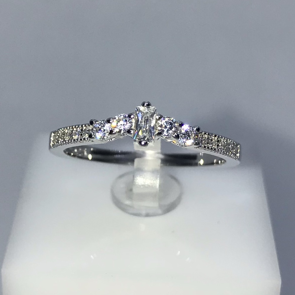 925 Sterling Silver Emerald Cut Ring - Picture 5 of 9